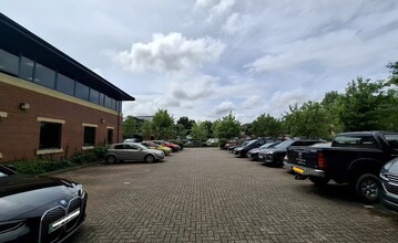 Blackbrook Park Av, Taunton à louer Photo de l’immeuble– Image 2 sur 7