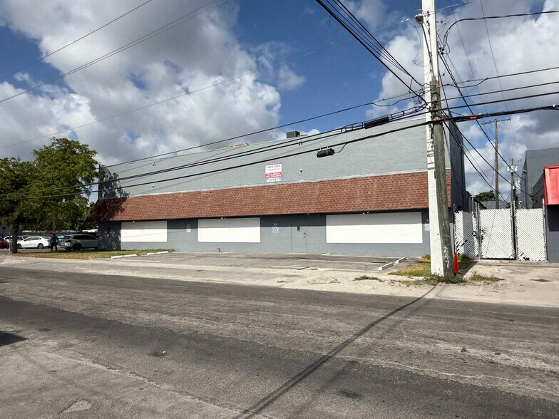 5801 Plunkett St, Hollywood, FL à louer - Photo de l’immeuble – Image 2 sur 17