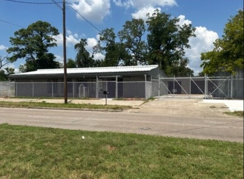 7001 Weaver Rd, Houston, TX à vendre - Photo de l’immeuble – Image 2 sur 20