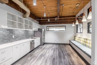 819 SE Morrison St, Portland, OR à louer Photo intérieure– Image 2 sur 5