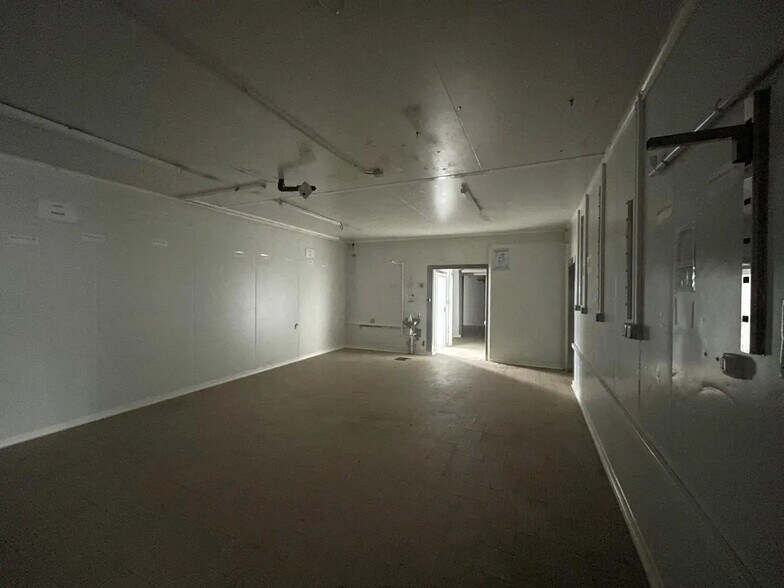 Local d’activités dans Ivry-sur-Seine à louer - Photo de l’immeuble – Image 3 sur 11