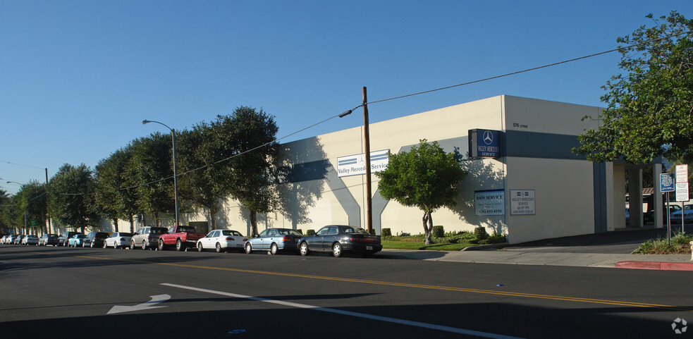576 N Citrus Ave, Covina, CA à louer - Photo de l’immeuble – Image 2 sur 5