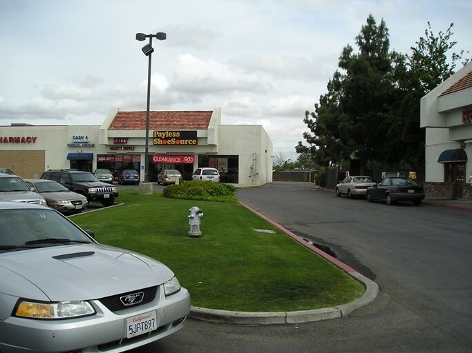 1304 Wible Rd, Bakersfield, CA à vendre - Photo principale – Image 1 sur 1