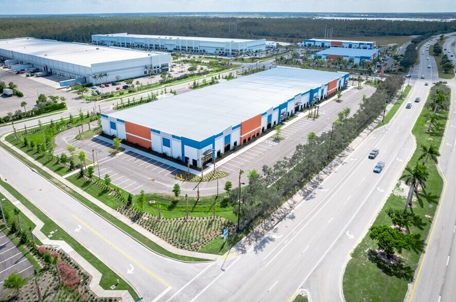 16140 Parallel, Fort Myers, FL à louer - Photo de l’immeuble – Image 3 sur 6
