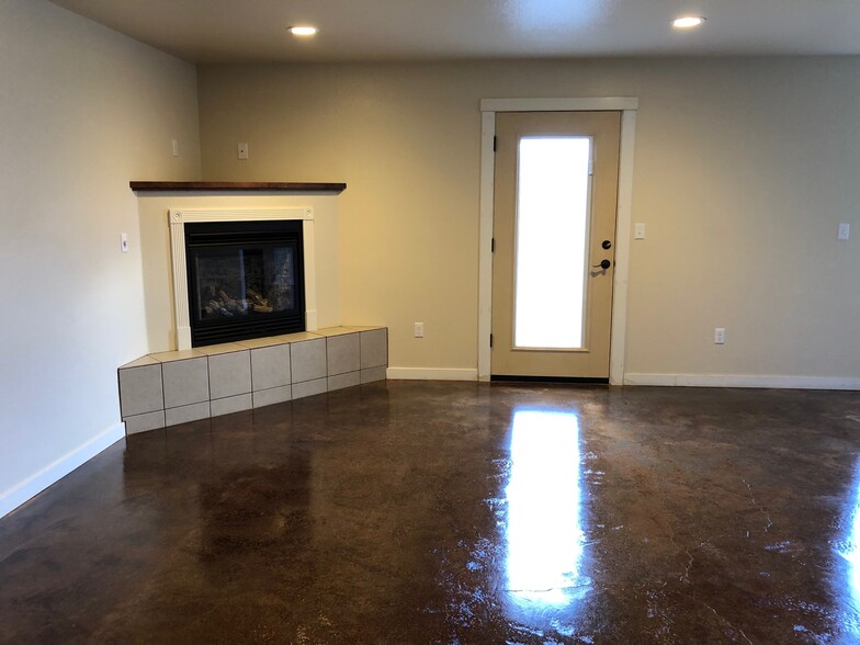 2450 Newburg Ct, Fortuna, CA à vendre - Photo de l’immeuble – Image 2 sur 15