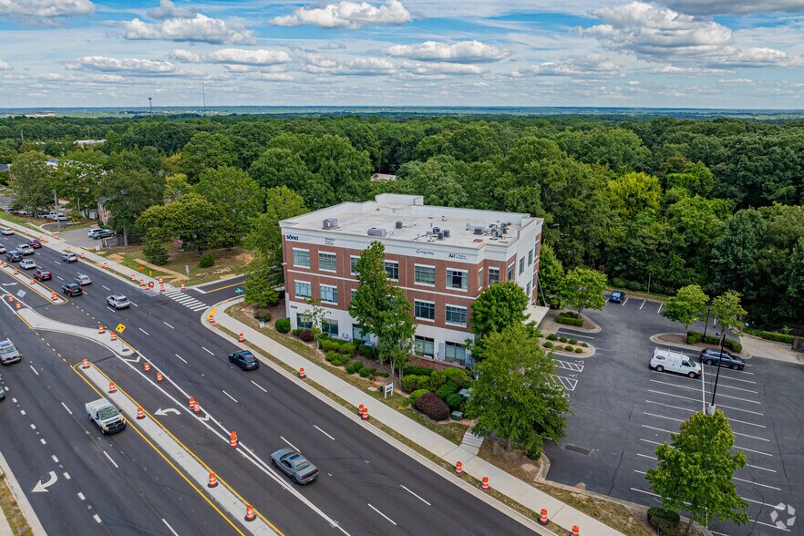 9104 Falls Of Neuse Rd, Raleigh, NC à vendre - Photo de l’immeuble – Image 3 sur 8