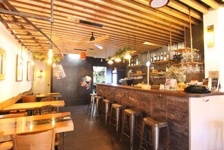 Plus de détails pour Local commercial à louer