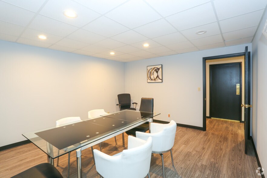 10144 N Port Washington Rd, Mequon, WI à louer - Photo intérieure – Image 3 sur 20
