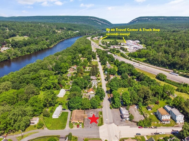 31 Decatur St, Columbia, NJ à vendre - Aérien – Image 1 sur 35