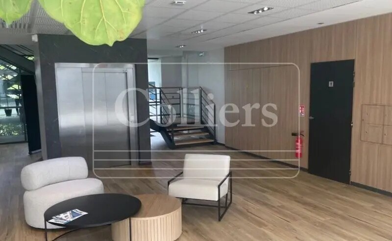 575-655 Allée Des Parcs, Saint-Priest à louer - Hall d’entrée – Image 3 sur 13