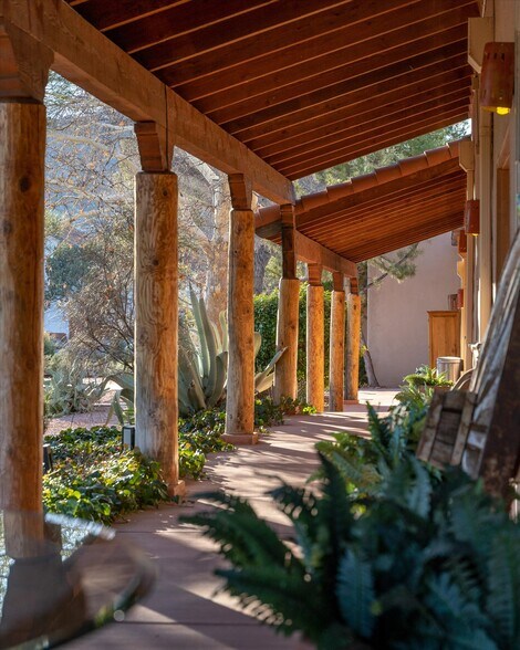 10 Rojo Dr, Sedona, AZ à vendre - Photo de l’immeuble – Image 2 sur 50