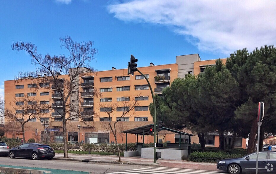 Calle Adelfas, 3, Alcorcón, Madrid à vendre - Photo de l’immeuble – Image 2 sur 3