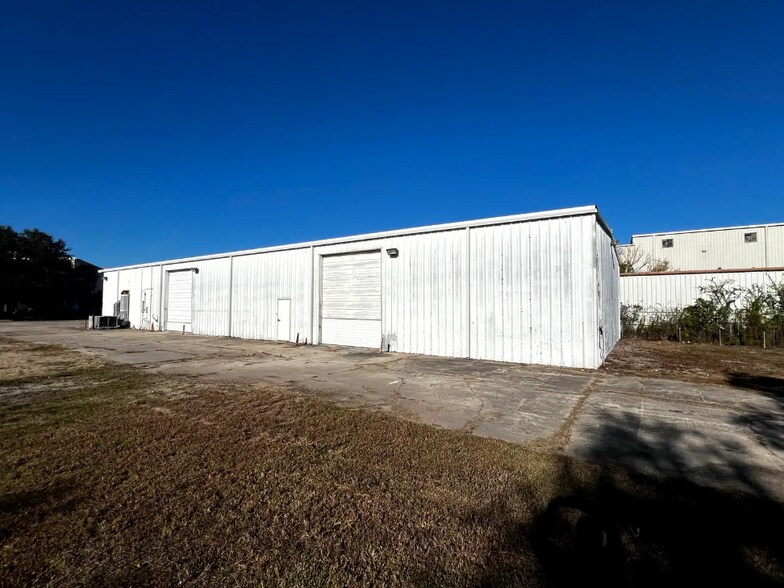 7058 Choctaw Dr, Baton Rouge, LA à vendre - Photo de l’immeuble – Image 2 sur 2