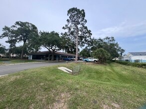 4102 34th St S, Saint Petersburg, FL à louer Photo de l’immeuble– Image 2 sur 7