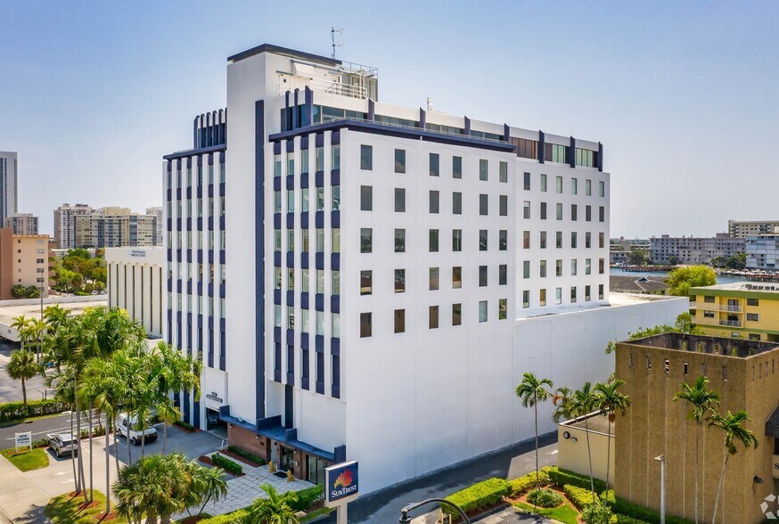 1920 E Hallandale Beach Blvd, Hallandale Beach, FL à vendre - Photo de l’immeuble – Image 2 sur 33