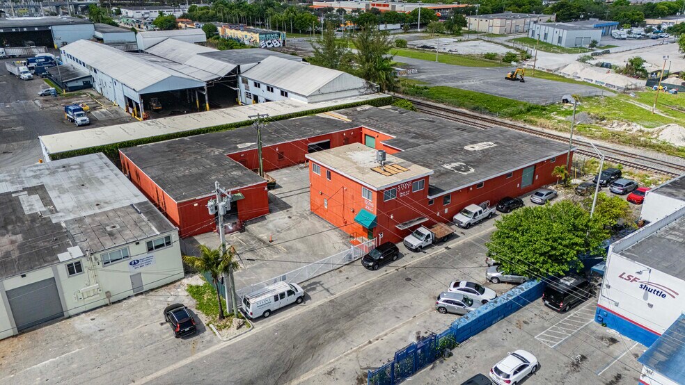 3750 NW 43rd St, Hialeah, FL à vendre - Photo de l’immeuble – Image 3 sur 11
