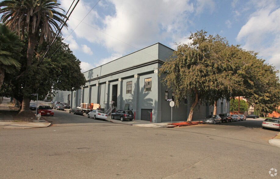 1215 Bates Ave, Los Angeles, CA à louer - Photo de l’immeuble – Image 1 sur 19
