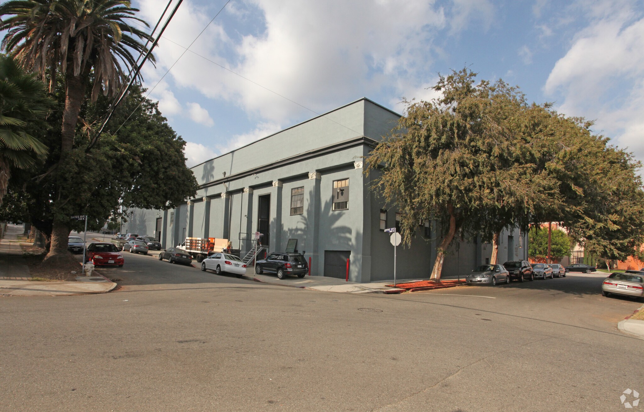 1215 Bates Ave, Los Angeles, CA à louer Photo de l’immeuble– Image 1 sur 20