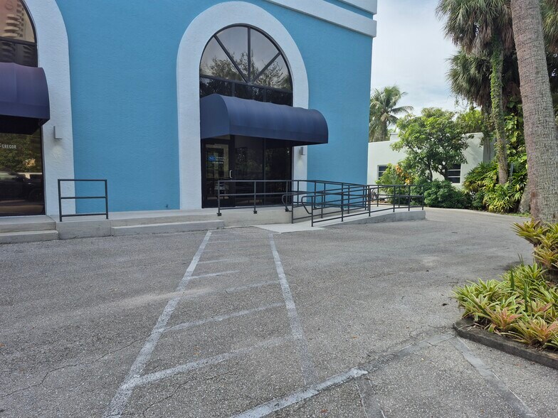 2080 McGregor Blvd, Fort Myers, FL à louer - Photo de l’immeuble – Image 3 sur 4