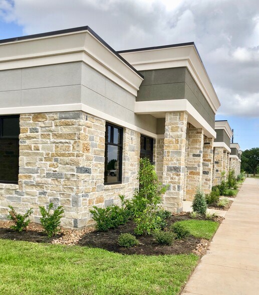 28111 S Firethorne Rd, Katy, TX à louer - Photo de l’immeuble – Image 3 sur 3