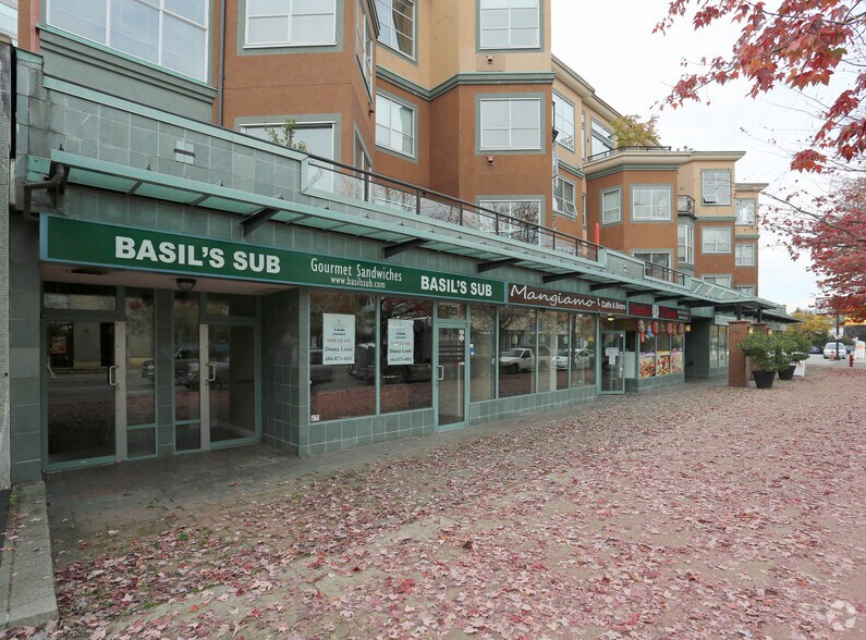 149-155 3rd St W, North Vancouver, BC à louer - Photo de l’immeuble – Image 2 sur 5