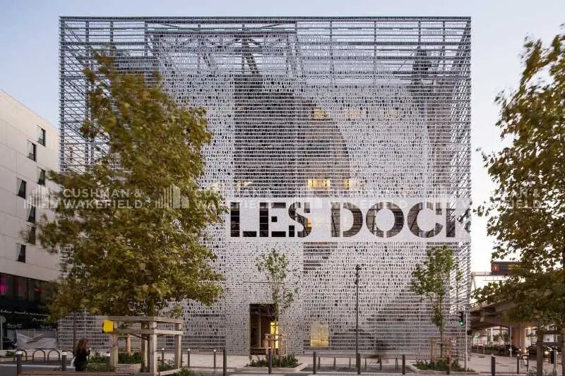 10 Place De La Joliette, Marseille à louer - Photo de l’immeuble – Image 3 sur 47