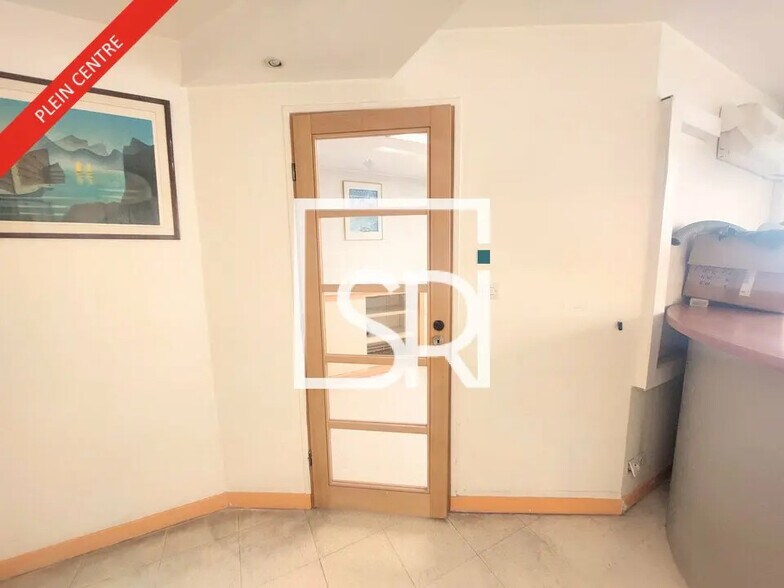 Bureau dans Clermont-Ferrand à vendre - Photo de l’immeuble – Image 2 sur 12