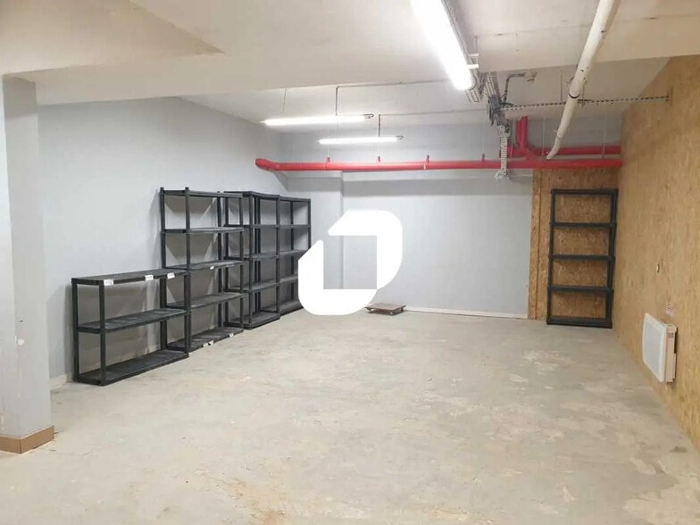 Local d’activités dans Le Kremlin-Bicêtre à louer - Photo de l’immeuble – Image 3 sur 14