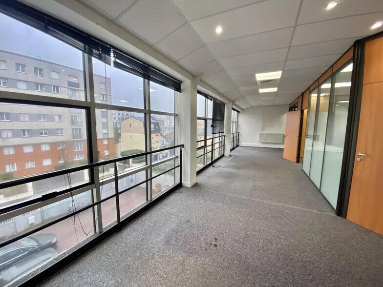 Bureau dans Courbevoie à louer - Photo de l’immeuble – Image 1 sur 8
