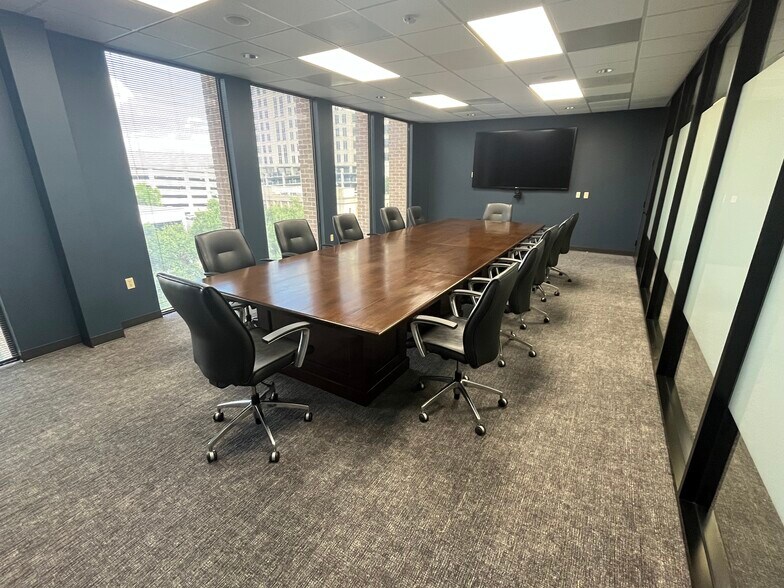 1800 St James Pl, Houston, TX à louer - Photo de l’immeuble – Image 3 sur 5
