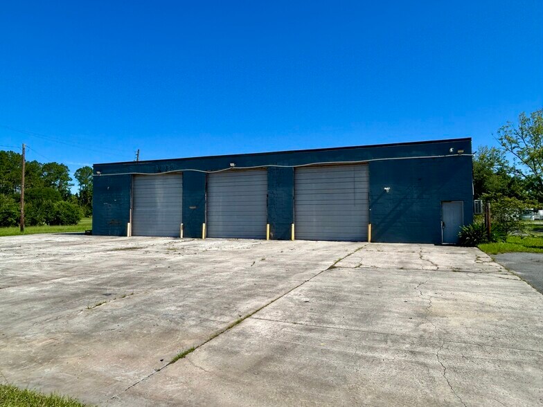 451573 SR 200, Callahan, FL à louer - Photo de l’immeuble – Image 2 sur 24