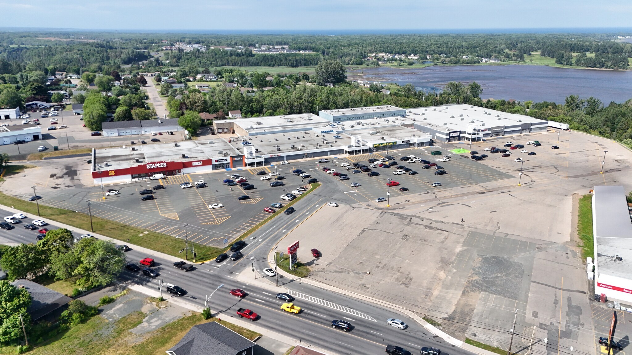 1300 St. Peter Av, Bathurst, NB à louer Photo de l’immeuble– Image 1 sur 7