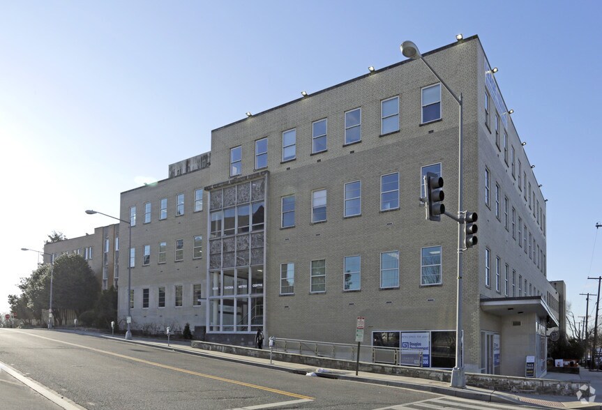 6856 Eastern Ave NW, Washington, DC à louer - Photo de l’immeuble – Image 1 sur 3