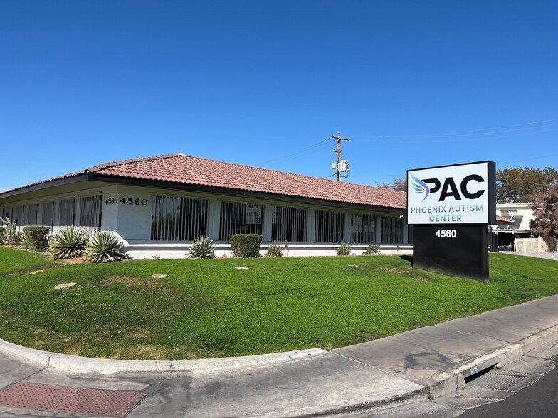 4560 N 19th Ave, Phoenix, AZ à vendre - Photo de l’immeuble – Image 2 sur 5