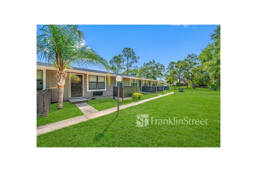 18933 Quercus Dr, Hudson, FL à vendre - Photo de l’immeuble – Image 2 sur 29
