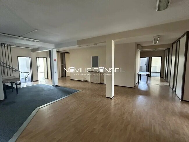 Plus de détails pour Bureau à vendre
