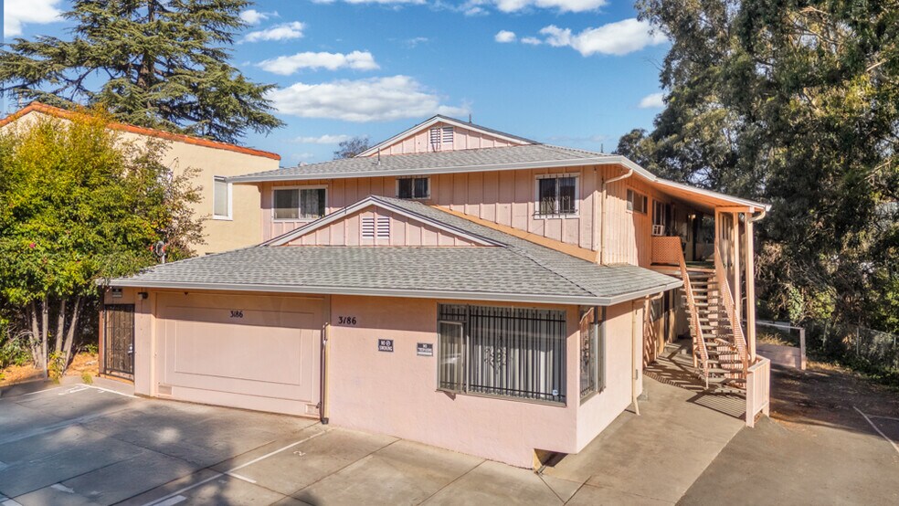 3186 McKillop Rd, Oakland, CA à vendre - Photo de l’immeuble – Image 2 sur 14