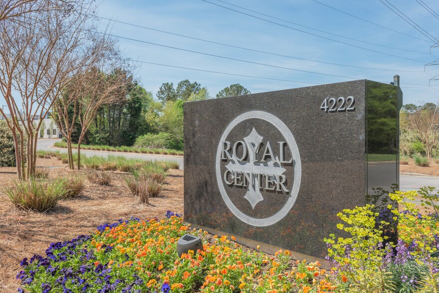 4222 Emperor Blvd, Durham, NC à louer - Photo de l’immeuble – Image 3 sur 4