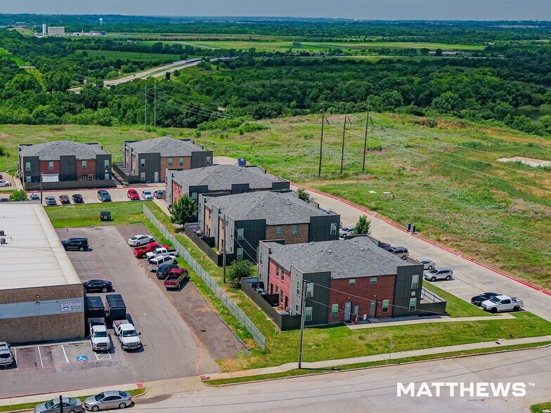 3601 Valley Vista Dr, Hurst, TX à vendre - Photo de l’immeuble – Image 2 sur 3