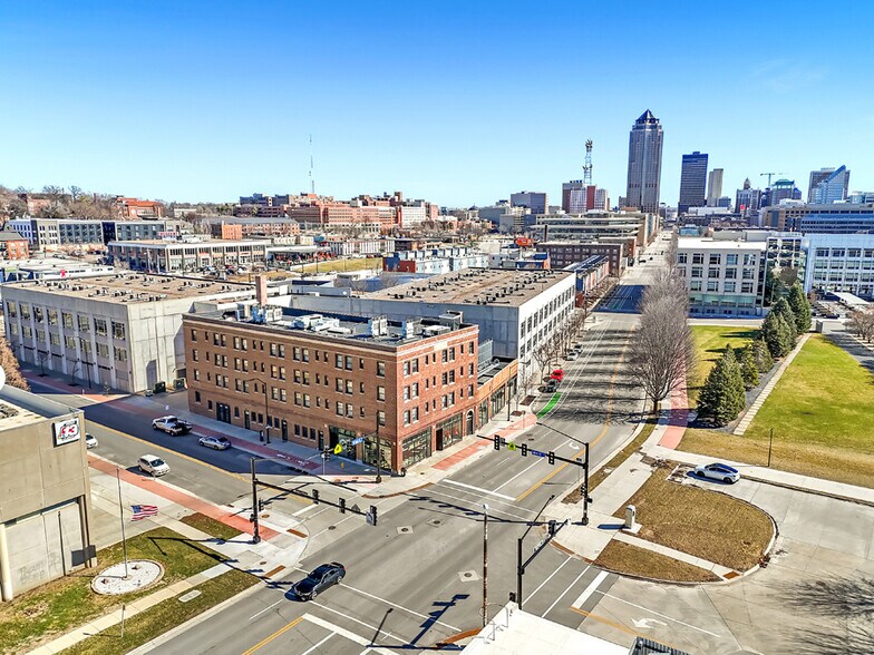1729 Grand Ave, Des Moines, IA à vendre - Photo de l’immeuble – Image 2 sur 34