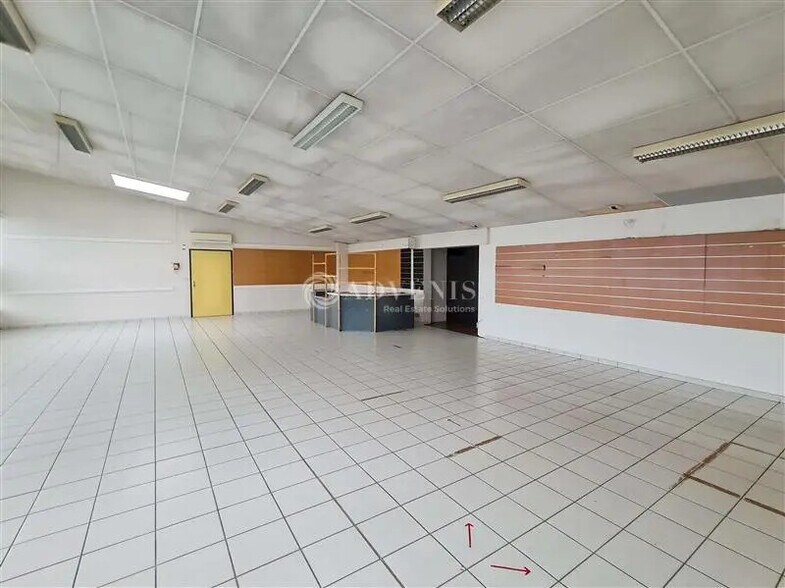 Local d’activités dans Saint-Brieuc à louer - Photo de l’immeuble – Image 1 sur 7