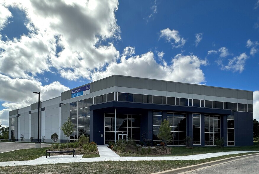 81 NW Point Blvd, Elk Grove Village, IL à louer - Photo de l’immeuble – Image 1 sur 5