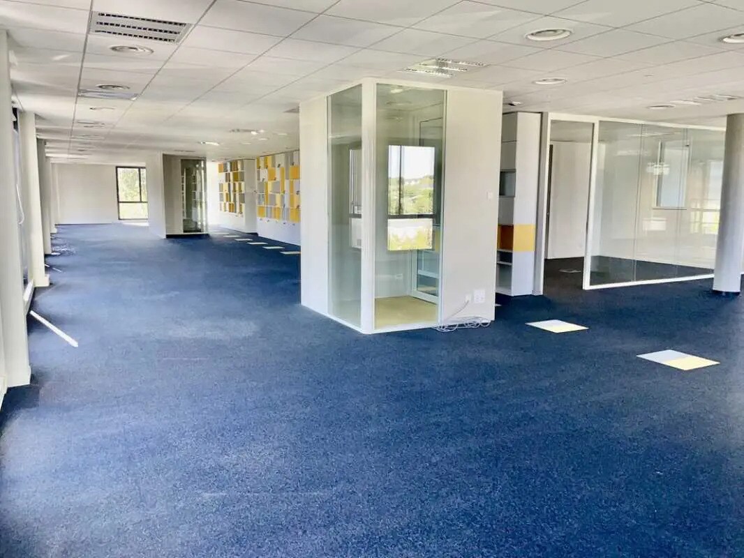 Bureau dans Compiègne à louer Photo de l’immeuble– Image 1 sur 5