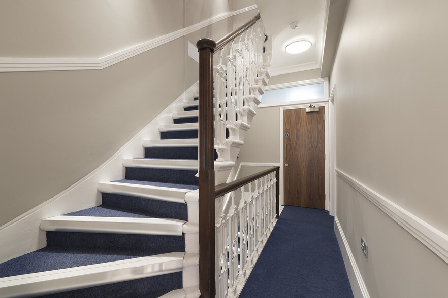 9 South Molton St, Londres à louer - Photo de l’immeuble – Image 2 sur 9
