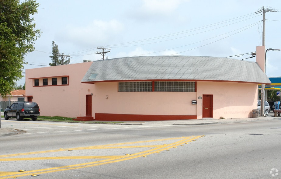 1735 NW 7th St, Miami, FL à louer - Photo de l’immeuble – Image 3 sur 3
