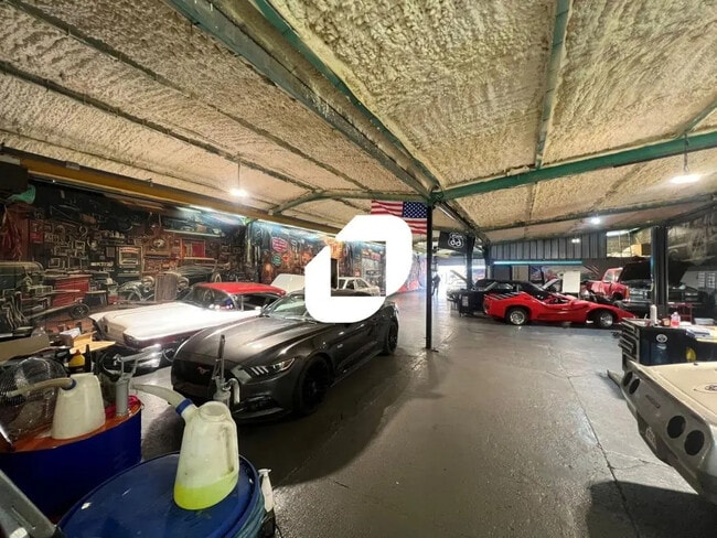 Plus de détails pour Local d’activités à vendre