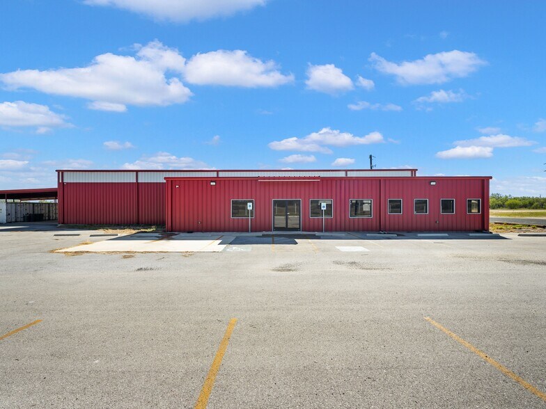 6411 Highway 90 E, Knippa, TX à vendre - Photo de l’immeuble – Image 3 sur 52