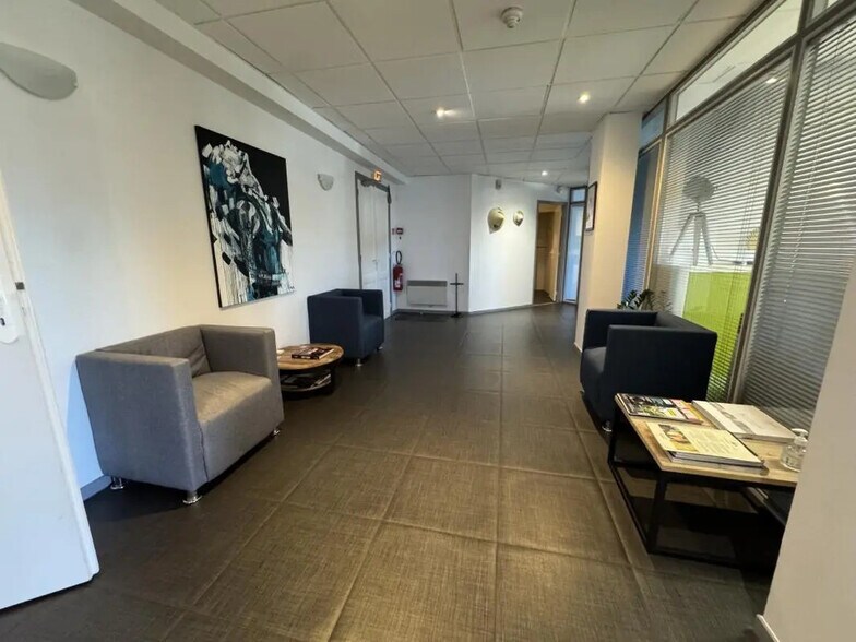 Local commercial dans Bayonne à louer - Hall d’entrée – Image 2 sur 13