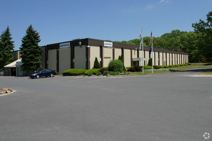777 Brook St, Rocky Hill, CT à louer - Photo de l’immeuble – Image 2 sur 7