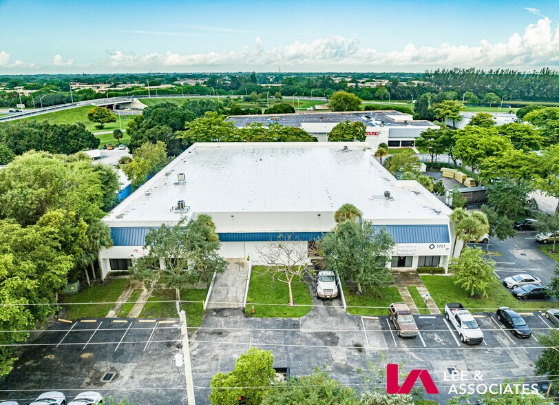 1701 Blount Rd, Pompano Beach, FL à louer - Photo de l’immeuble – Image 2 sur 9